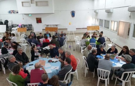 חגיגה דמוקרטית – שולחנות עגולים במושב טל שחר