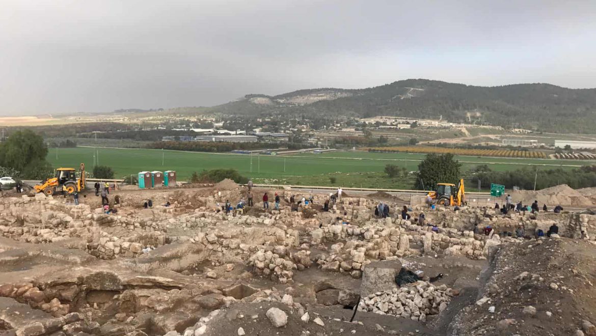רה”ע עליזה בלוך בסיור בתל בית שמש
