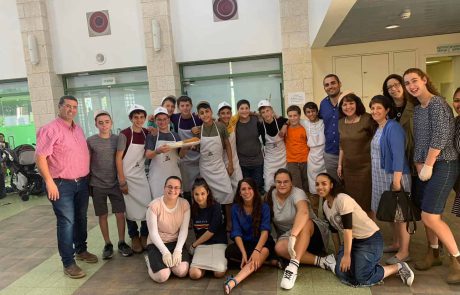 ״קפה, נוער והצגה״: בני הנוער לוקחים אחריות במתנ”ס גוונים