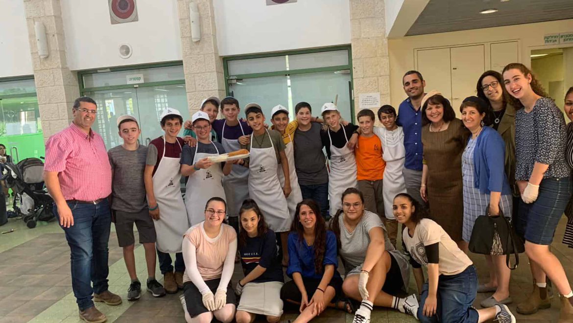 ״קפה, נוער והצגה״: בני הנוער לוקחים אחריות במתנ”ס גוונים