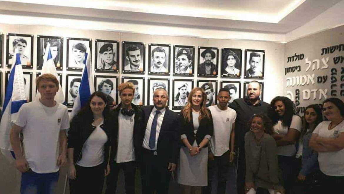 בסימן החיים