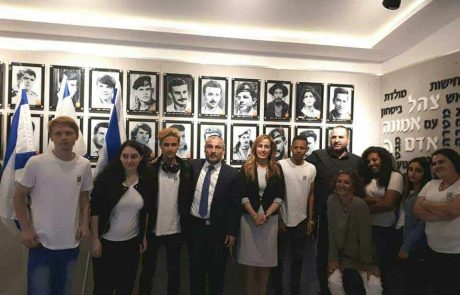 תערוכת בסימן ‘חיים’ הערב בבית יד לבנים