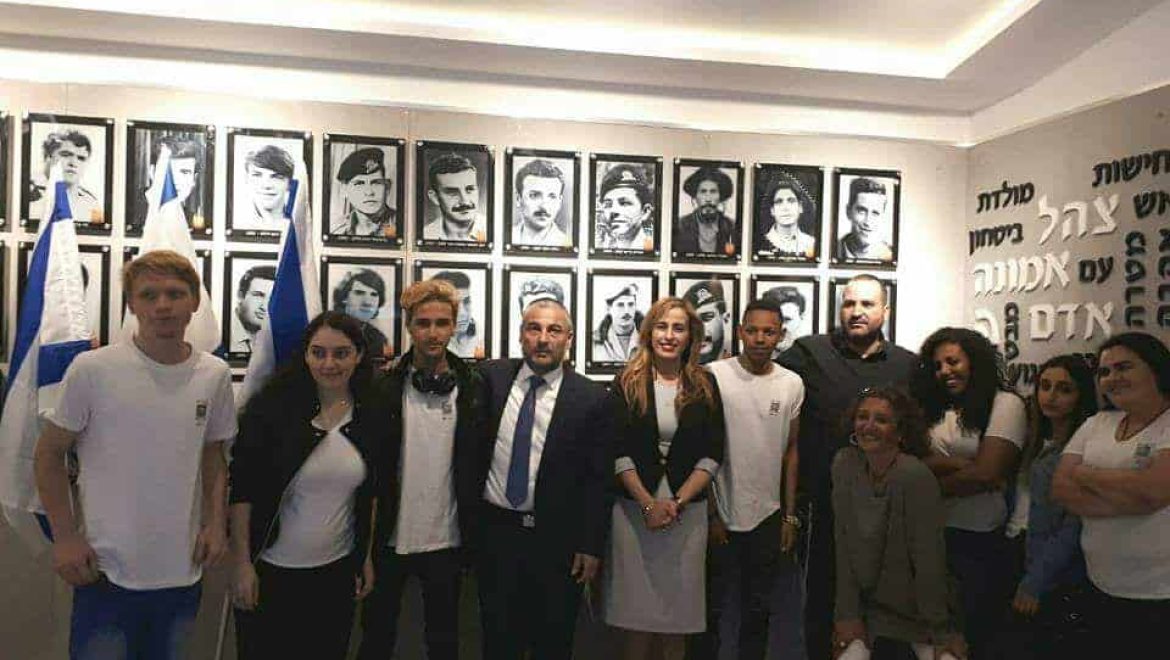 תערוכת בסימן ‘חיים’ הערב בבית יד לבנים
