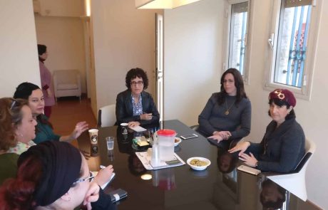 ג’יין אייזנר העורכת הראשית של ‘פורווארד’ – forward בביקור בבית שמש