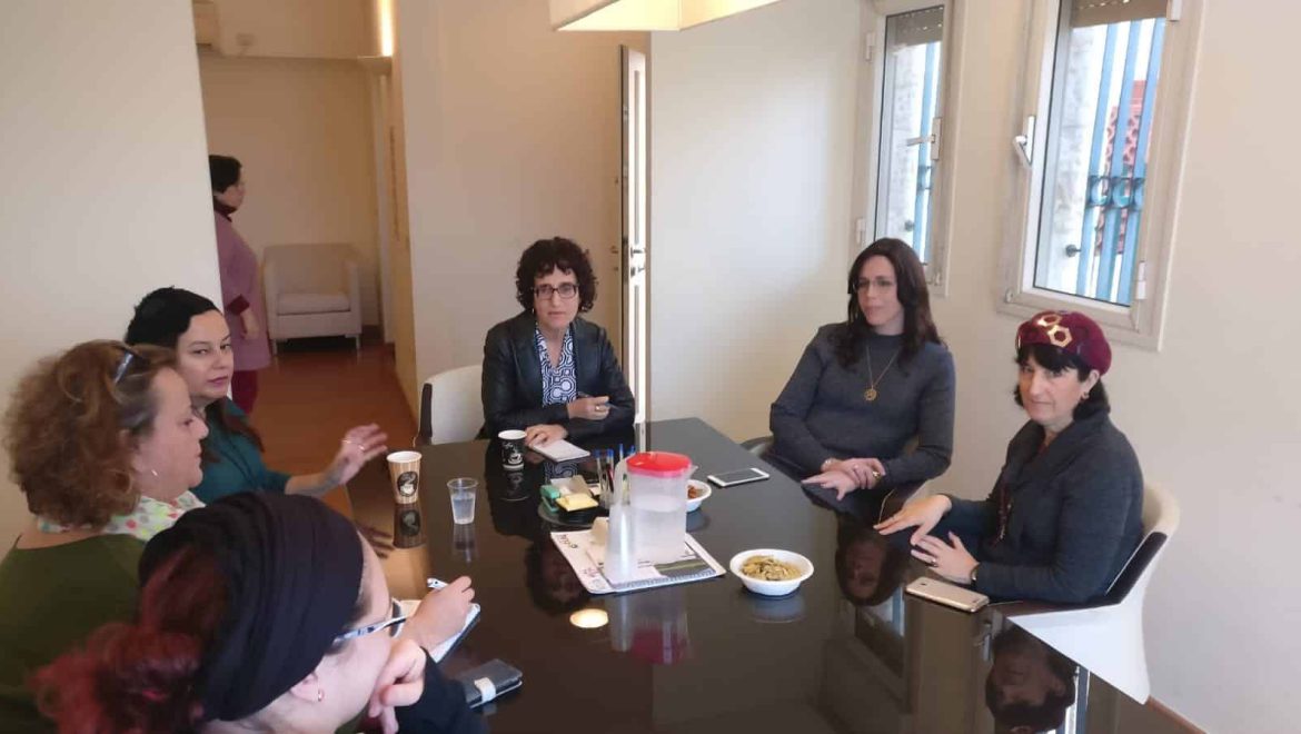 ג’יין אייזנר העורכת הראשית של ‘פורווארד’ – forward בביקור בבית שמש