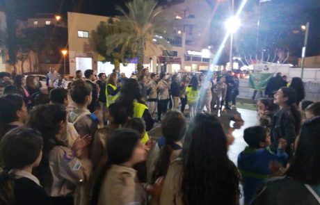 תנועת הצופים במצעד לפידים מסורתי