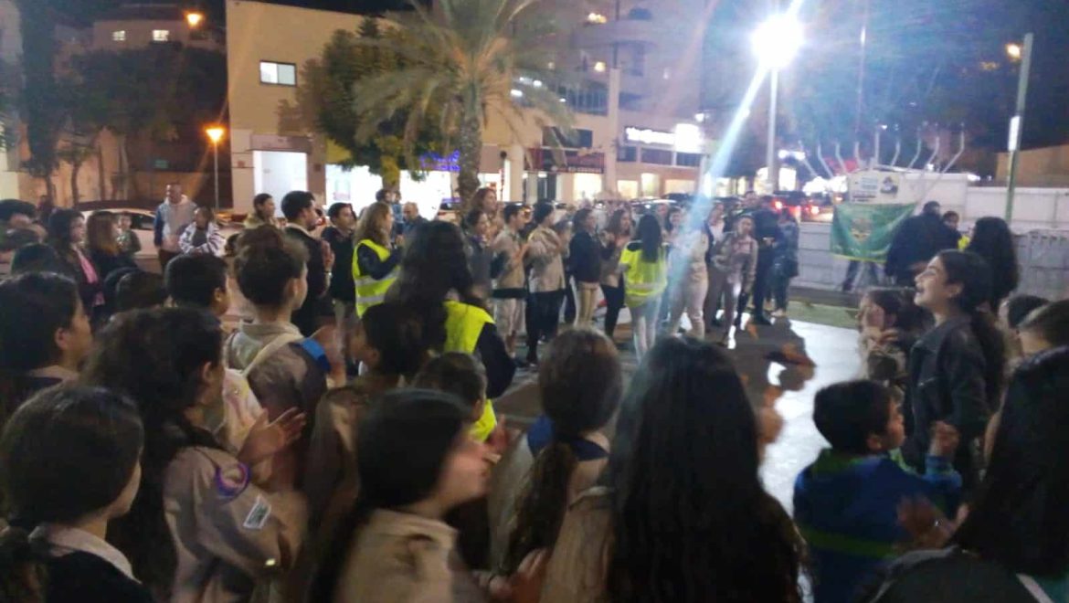 תנועת הצופים במצעד לפידים מסורתי