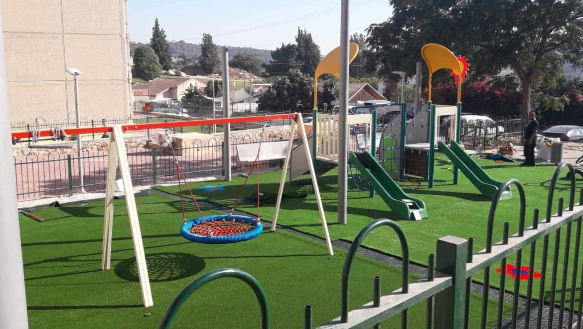 שכונת רמת לחי התחדשה בשלושה מתקני משחקים