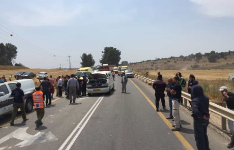 לכודים בתאונת דרכים סמוך לכביש 35