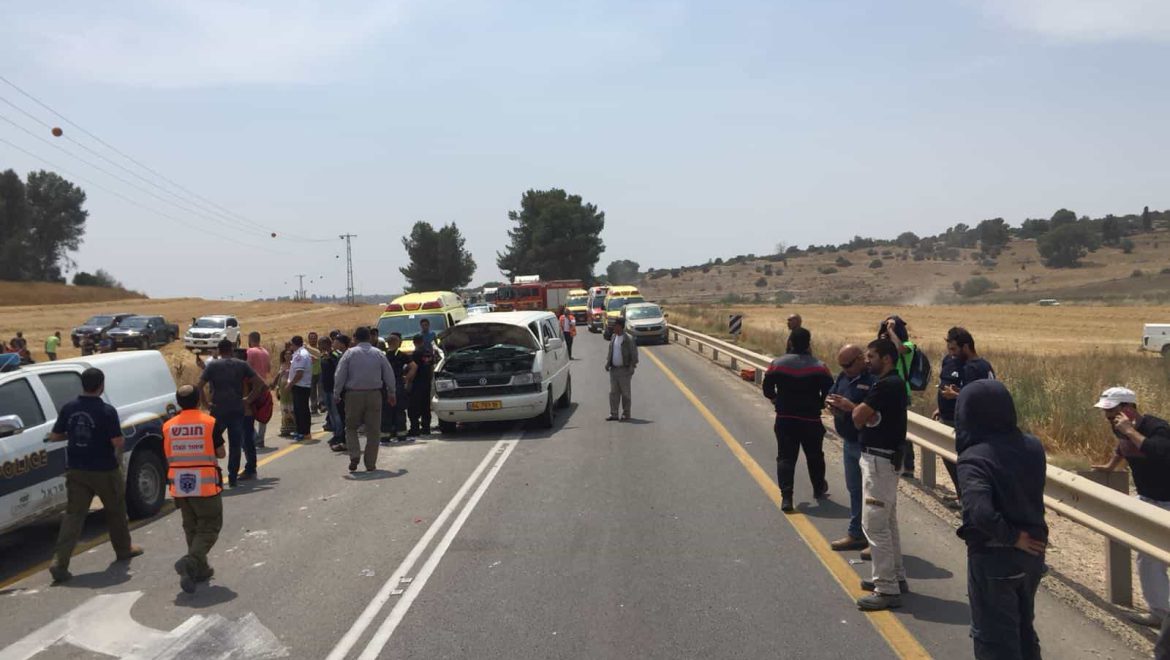 לכודים בתאונת דרכים סמוך לכביש 35