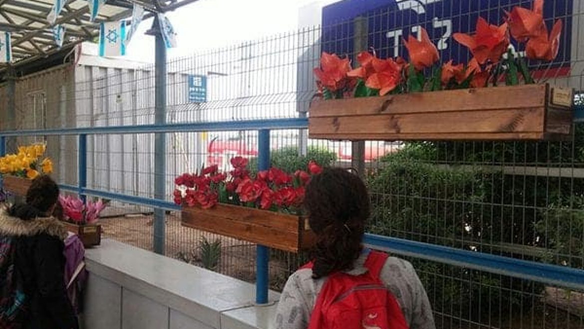 מה הקשר בין פרחים, חניכי ‘איתנים’ והנהלת רכבת ישראל?